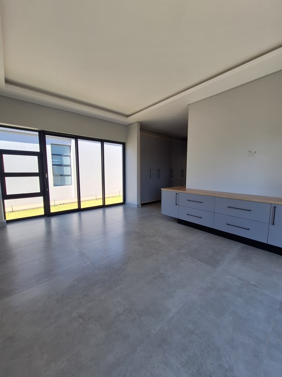 4 Bedroom Property for Sale in Woodland Hills Bergendal Free State